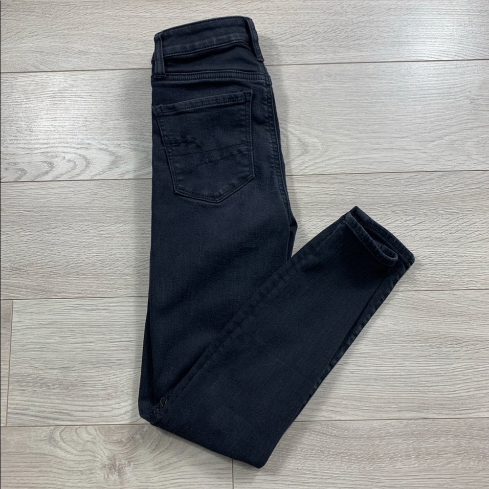 AEO Black Distressed Super Hi-Rise Jegging - Picture 5 of 15